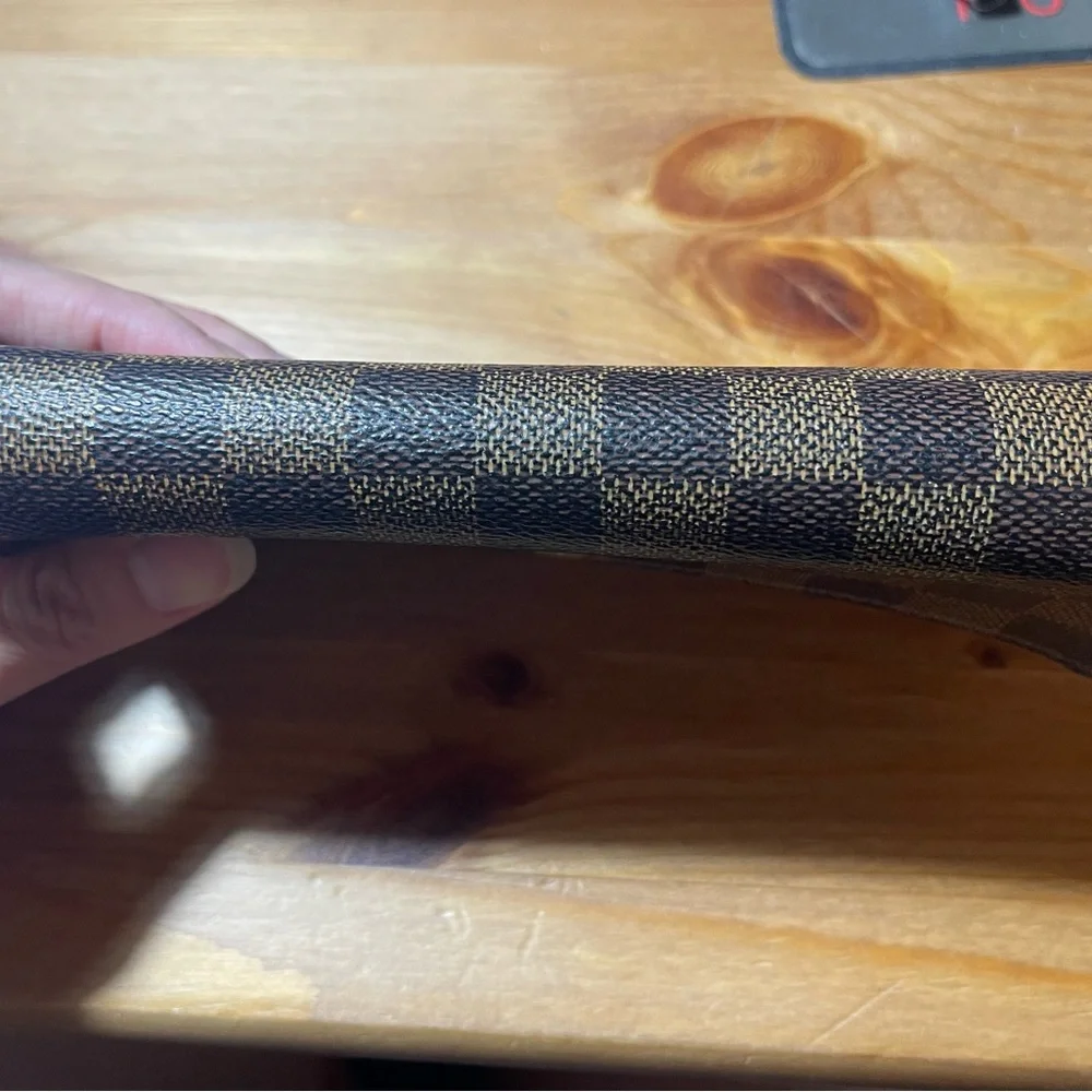 11046 Louis Damier Long Wallet in good condition, Snap not working Easy fix!! - Picture 14 of 16